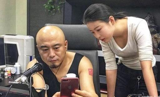 快手五哥投诉负能量网红_五哥与快手官方深度长谈_快手抖音网红黑料在哪里找的啊,