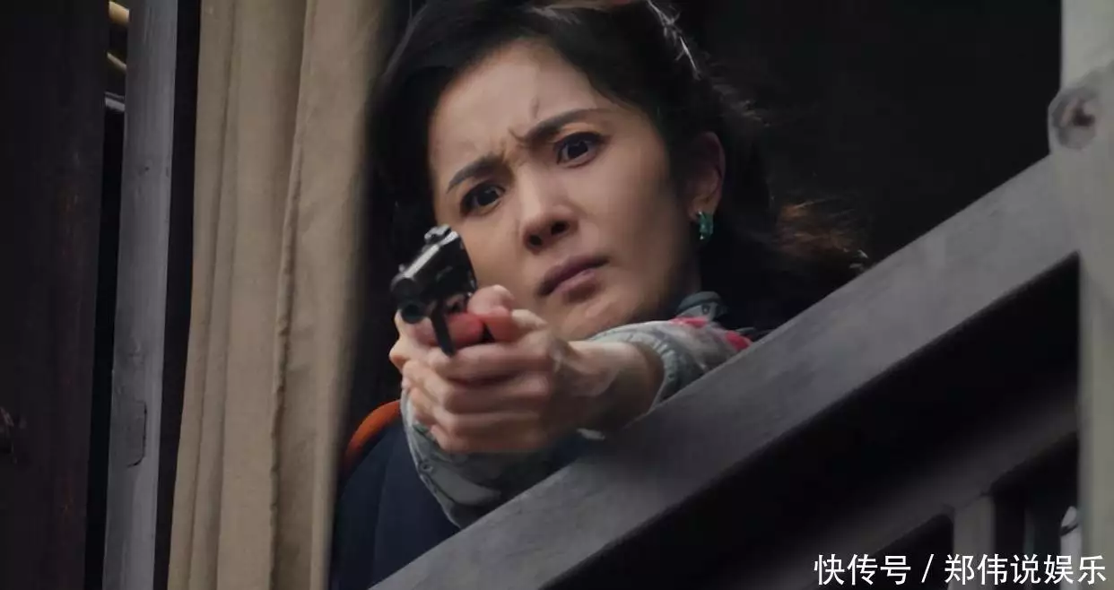 杨幂商业版图_女明星撑伞_杨幂演技反转
